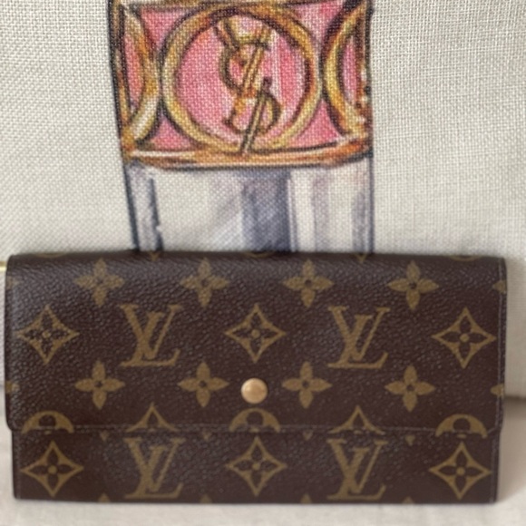 LOUIS VUITTON Vintage Sarah Wallet⭐️W/COA✨I will include a VERSACE Dust bag⭐️ - Picture 3 of 13